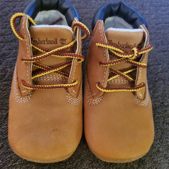 INFANT TIMBERLAND BOOTS WITH HAT - Picture 3 of 6